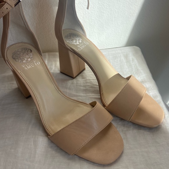 Vince Camuto Beige Tan Heels - Picture 4 of 6